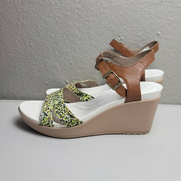 CROCS Leigh ll Ankle Strap Wedge Sandals Women's Size 9 - Picture 1 of 9